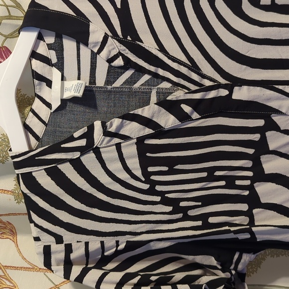 H&M Tan & Black Notch Neck Rayon Shift Dress - Picture 4 of 5